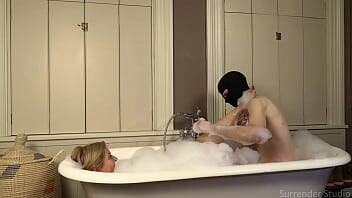 Bath time pampering for Lady Dalia with a golden ending for slave on femdomerotic.com