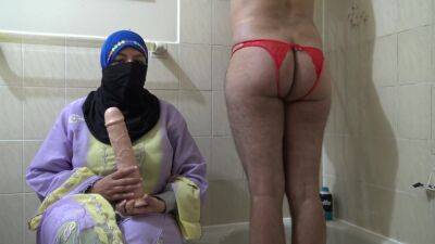 مصرية بتخون جوزها بترسل فيديوهات لجرها كلام مصري Arab Wife With Indian Cuckold Husband - India on femdomerotic.com